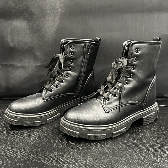 Bamboo Black Lace-Up Boots - 7.5 - Picture 2 of 7